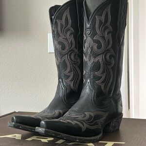 Ariat Black Boots with Gray Embroidery